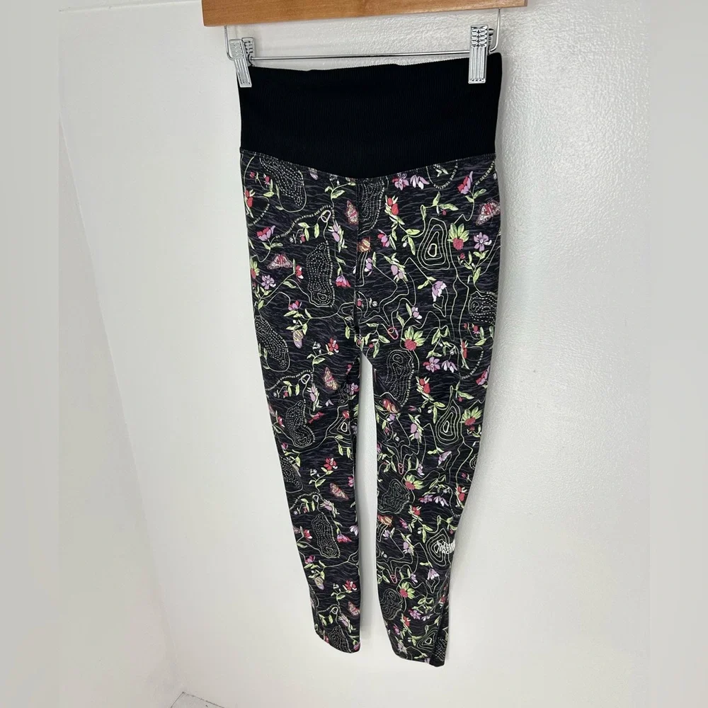 The North Face Black Floral Graphic Print Leggings Size Small‎ Active Gym Yoga
